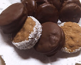 Foto del paso 5 de la receta: Alfajores y Cookies de Chocolate sin TACC con Premezcla MAIZENA®