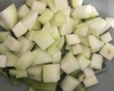 Foto del paso 1 de la receta: Ensalada de lechuga, apio, pera y kiwi