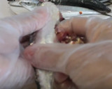 Foto del paso 2 de la receta: Cómo limpiar sardinas para freír