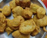आलू प्याज़ गोभी पकोड़े (aloo pyaz gobhi pakode recipe in Hindi) रेसिपी चरण 7 फोटो
