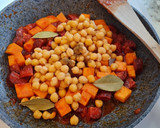 Foto del paso 3 de la receta: Garbanzos con chorizo a la sidra y calabaza