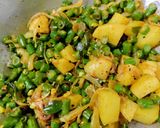 A picture of step 6 of Fresh Beans, Sprouts, Potatoes Stir-fry.