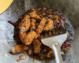 Gambar langkah 6 resipi Tengkuk ayam shitake pedas.