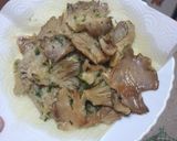 Foto del paso 6 de la receta: Solomillo de cerdo a la plancha con setas al ajillo y papas fritas