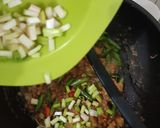 Foto langkah ke 4 dari resep 356.Tumis Kornet Pedas.