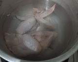 Foto langkah ke 1 dari resep Sop ayam kuning khas betawi.