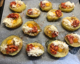 Foto del paso 4 de la receta: Canapé de patata con huevo de codorniz y chorizo