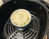 Foto del passaggio 4 della ricetta Sformatini di zucchine e caciotta mono porzione in friggitrice ad aria