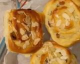 Foto langkah ke 4 dari resep Almond cream and raisin sweet bead.