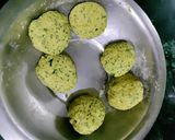 A picture of step 4 of Methi Parathas.