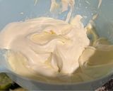 Foto del paso 3 de la receta: Mousse de Limón con Cobertura de Frutillas y Arándanos