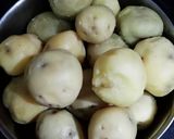A picture of step 1 of Dum Aloo.