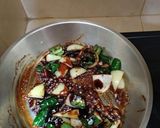 Foto langkah ke 2 dari resep Sapi Lada Hitam Cah Cabe Ijo.