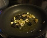 Foto del paso 3 de la receta: Espaguettis en salsa de aceitunas