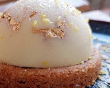 Foto del paso 15 de la receta: Mousse de limón con polvo de oro y cobertura de chocolate blanco