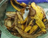 Foto langkah ke 2 dari resep Banana peel katsu (kulit pisang katsu).