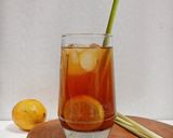 Foto langkah ke 4 dari resep Es Teh Sereh Lemon.