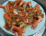Foto langkah ke 8 dari resep Udang Tim Saus Bawang Putih.