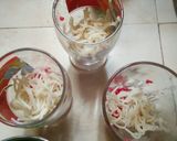 A picture of step 3 of Maggi Rainbow Faluda.