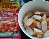 รูปขั้นตอนการทำที่ 1 ของ ยำไส้กรอกไก่หนังกรอบ