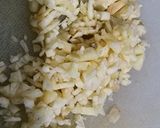 Foto langkah ke 1 dari resep Telur Ceplok Bawang Putih.