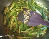 भिन्डी आलू की सब्जी (Bhindi Aloo Sabzi Recipe in Hindi) रेसिपी चरण 2 फोटो
