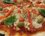 Foto del paso 10 de la receta: Pizza vegana con albahaca, tomates cherry y morrón 🍕