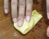 Foto langkah ke 4 dari resep Bolen Pisang Coklat Keju.