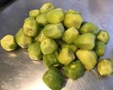 Une image de l'étape 2 de Compote pêches et kiwis à l'orange.