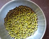 A picture of step 1 of Mung Bean Sprout Chat.
