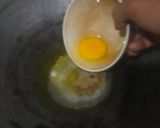Foto langkah ke 3 dari resep Telur Ceplok Cabe Hijau.
