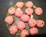 Une image de l'étape 5 de Polpette al Sugo, boulettes sauce tomate.