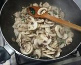 Foto del paso 5 de la receta: Pollo al verdeo y champiñones