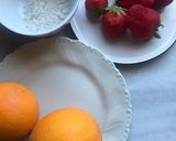 Foto del paso 1 de la receta Macedonia de fresas en zumo de naranja, con sal y sin azúcar. Fuerza contra el virus!!