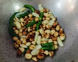A picture of step 1 of Spicy Paneer Thecha.