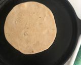 A picture of step 4 of Paneer paratha.