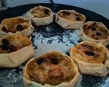 Foto del paso 3 de la receta: Empanadas canastita de cebolla, panceta y pasas de uva