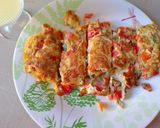 صورة لخطوة 3 من وصفة بيض مقلي بالخضرة والجبن 🥚🍳🧀🍅