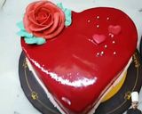 A picture of step 4 of Blood red heart shape cake.