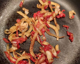 Foto del paso 2 de la receta: Seitán con cebolla y setas (veggie)