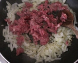 Foto del paso 1 de la receta: Macarrones con salchicha fresca y salsa tomate