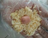 Foto langkah ke 2 dari resep Bola-bola Nasi.
