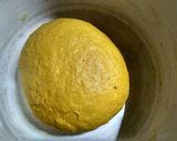 Foto langkah ke 2 dari resep Kue Bantal Labu Kuning.