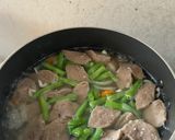 Foto langkah ke 3 dari resep Sup Bening Bakso.