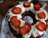 Foto del paso 4 de la receta: Rosca chocolateada con fresas y crema de cacao