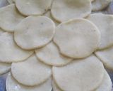 A picture of step 2 of Meethe kaste.