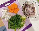 Hình bước làm 2 của món Mực xào rau củ “đơn giản”