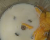 A picture of step 2 of Mango shake.