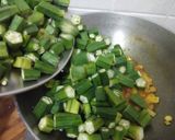A picture of step 1 of Bhindi ki sabji desi style ki.