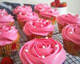 Foto langkah ke 12 dari resep Vanilla Cupcakes Lembut.